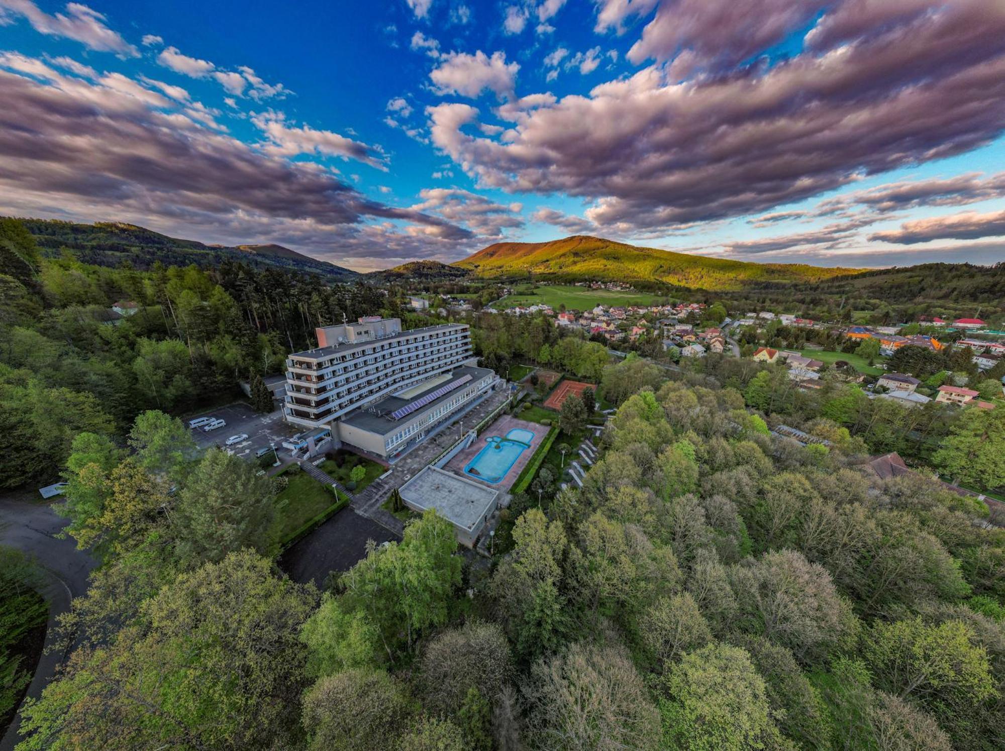 Ibis Styles Relax Roznov Pod Radhostem Hotel Exterior foto
