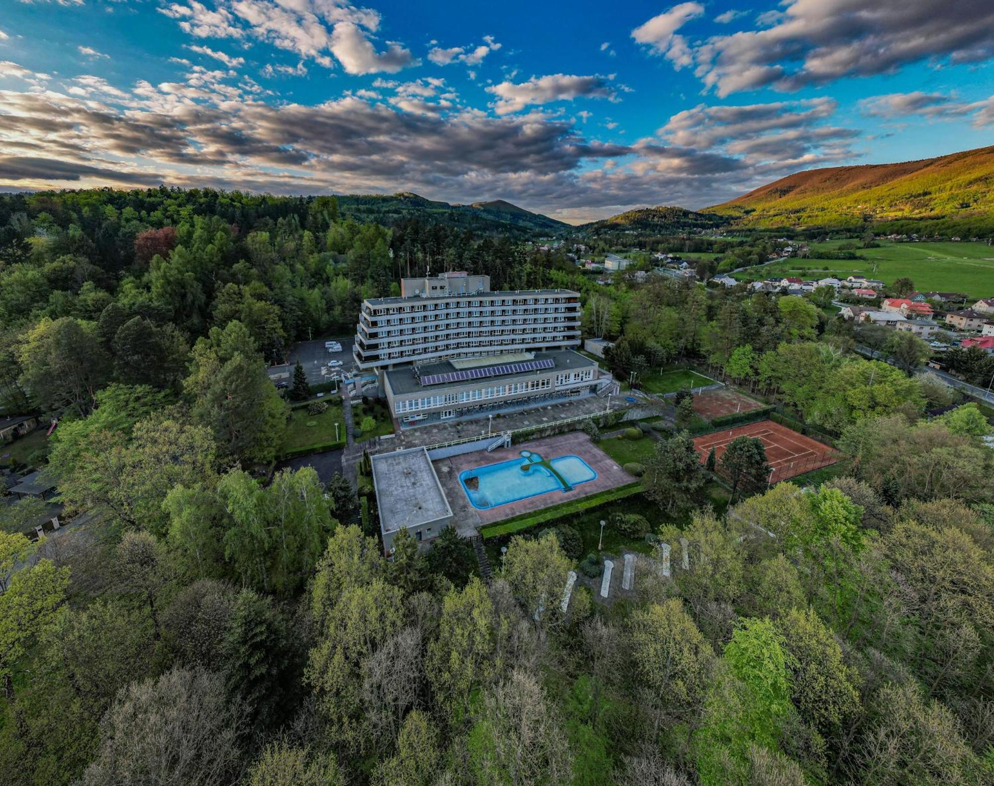Ibis Styles Relax Roznov Pod Radhostem Hotel Exterior foto