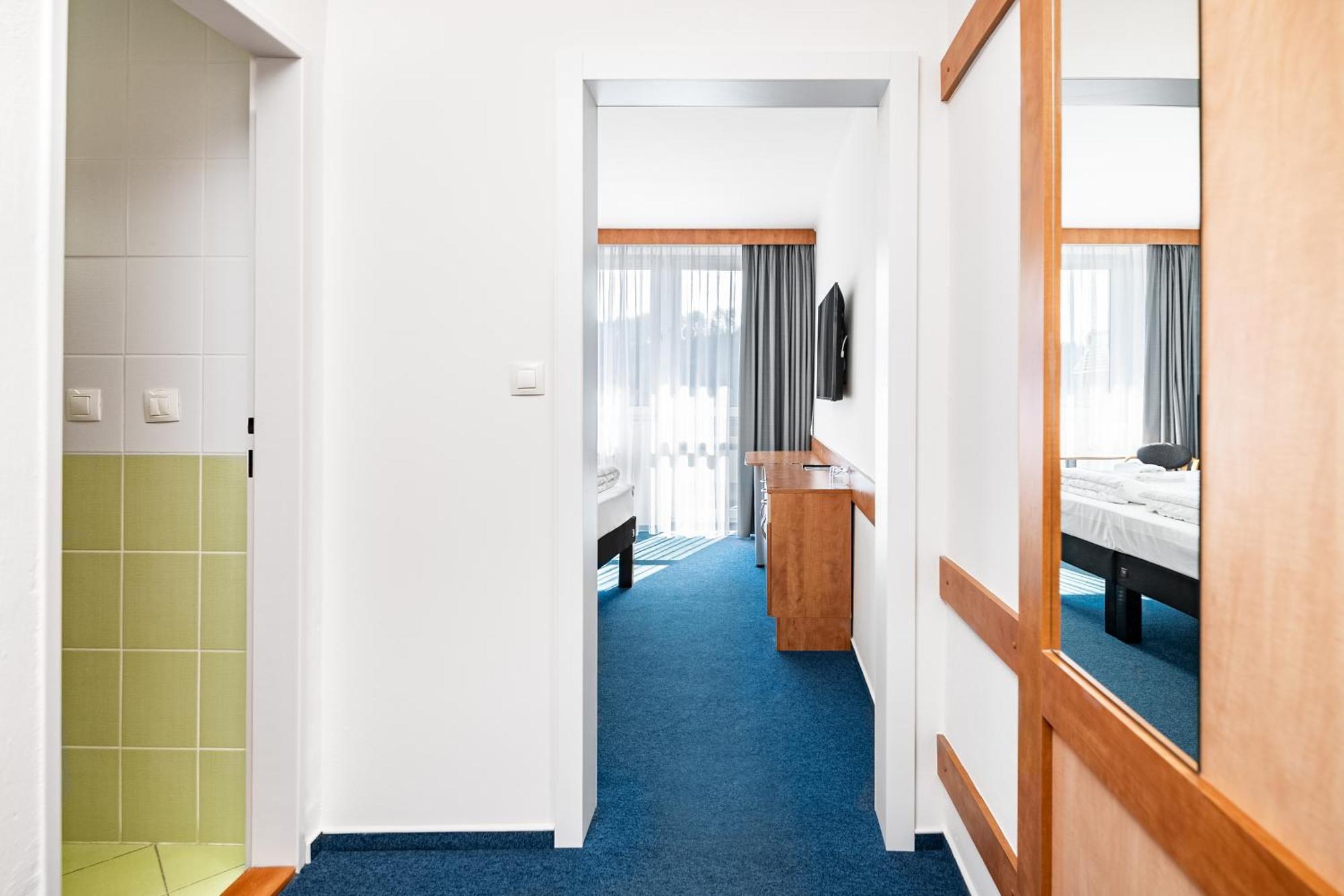 Ibis Styles Relax Roznov Pod Radhostem Hotel Exterior foto