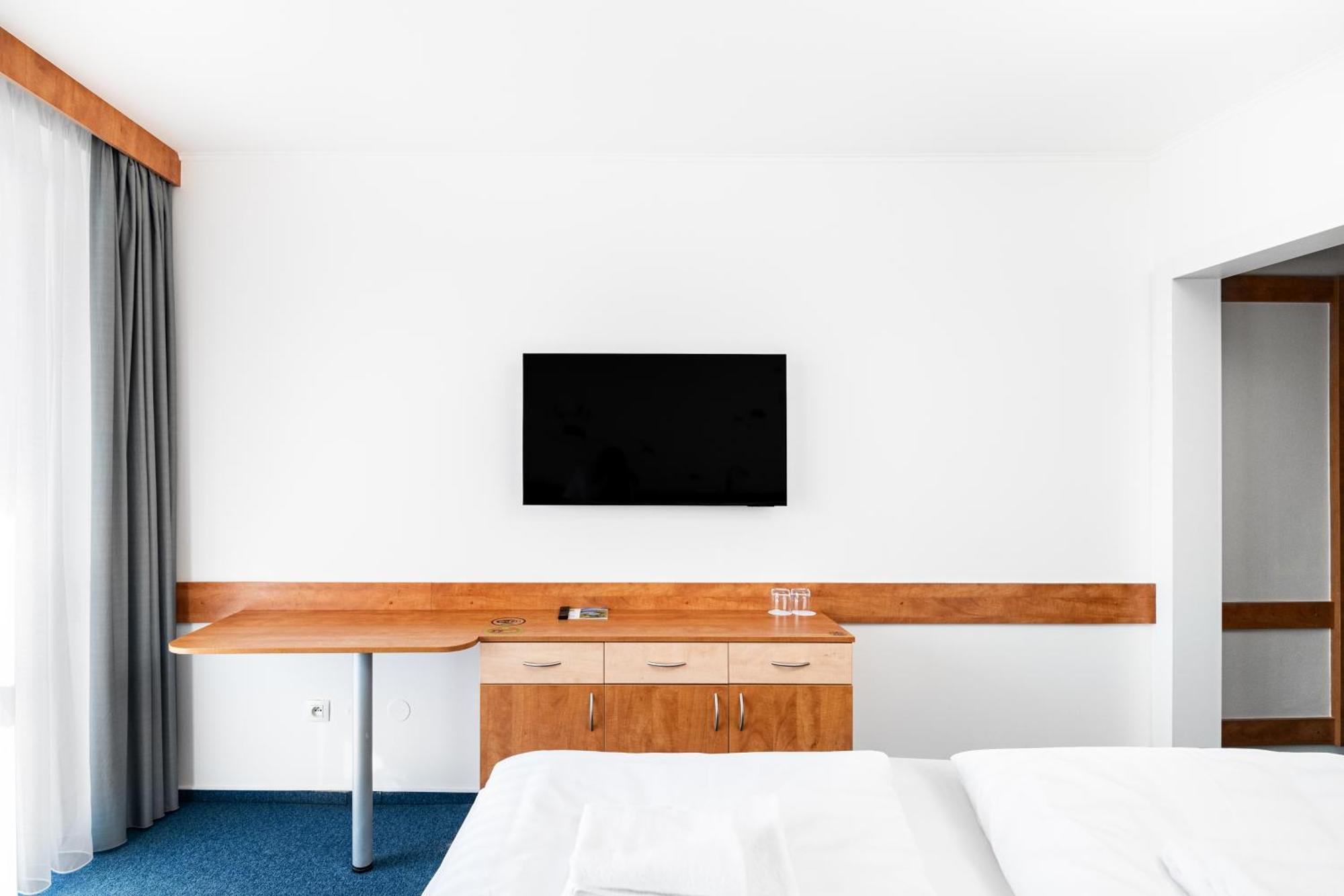 Ibis Styles Relax Roznov Pod Radhostem Hotel Exterior foto